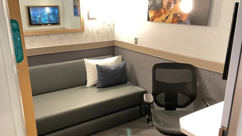 LuxShuttle private car service to Minute Suites at Hartsfield-Jackson Atlanta — private rest suite with daybed and desk