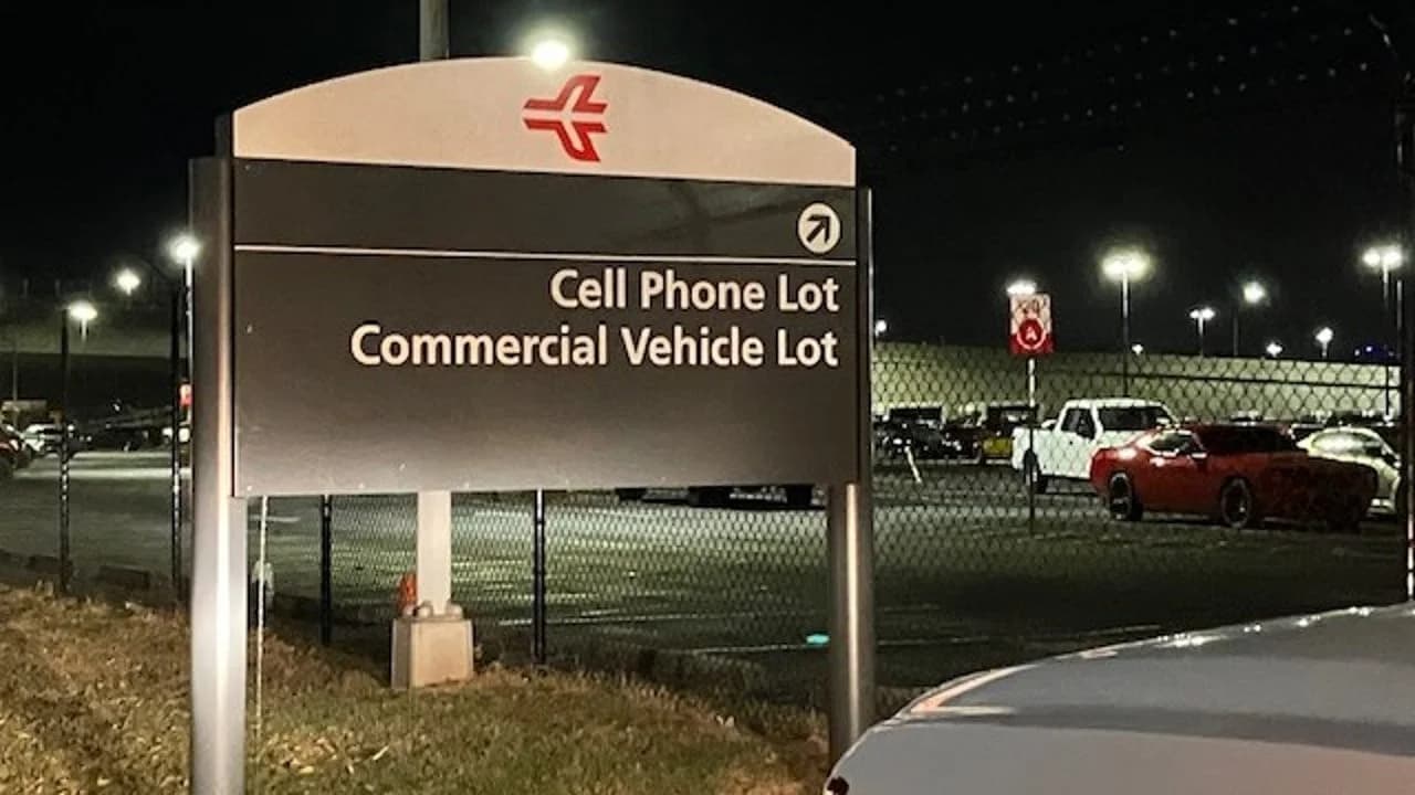 LuxShuttle private car service alternative to ATL Park and Wait lot — airport terminal curbside area