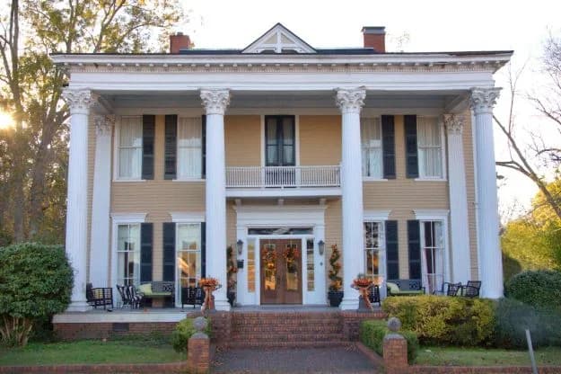 LuxShuttle private car service to Newnan Country Club — established 1919 golf course near Newnan-Coweta Airport