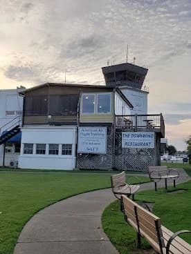 LuxShuttle private transfer to Downwind Restaurant and Lounge near PDK Airport