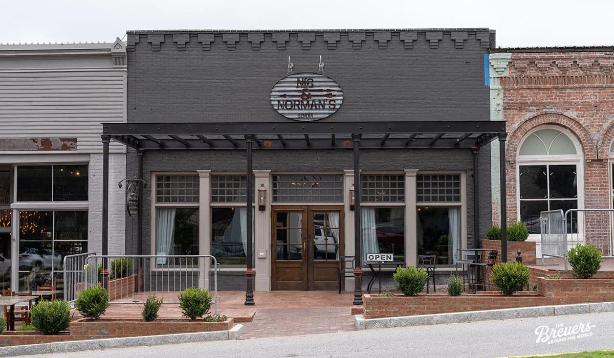 LuxShuttle private transfer to Nic and Normans — Walking Dead gastropub on Senoia Main Street near FFC