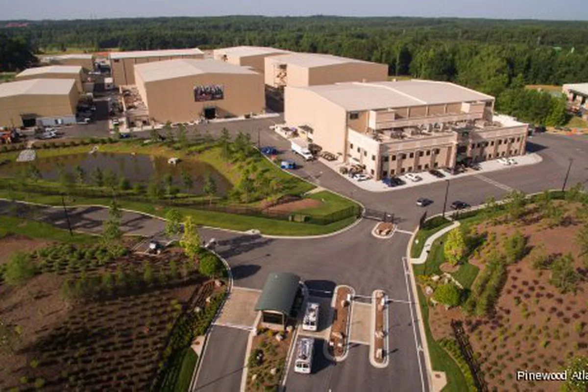 LuxShuttle private transfer to Peachtree City cart path network near Falcon Field FFC