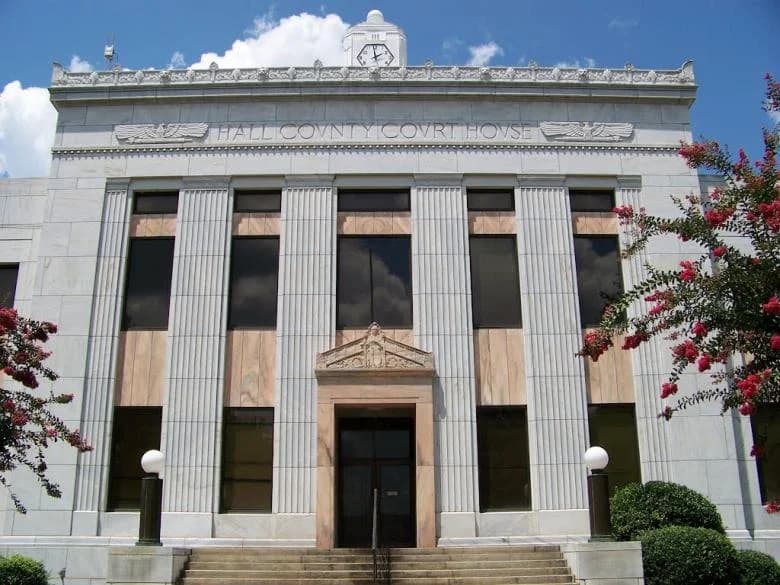 LuxShuttle chauffeur service to Gainesville Historic Downtown Square — Hall County Courthouse near GVL airport