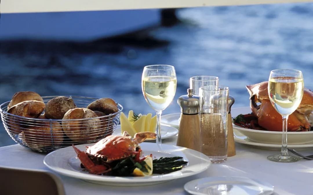 LuxShuttle private transfer to Lake Lanier waterfront dining — scenic restaurant near GVL airport