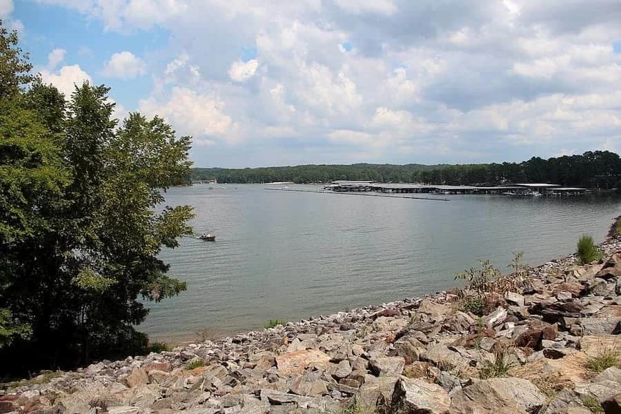 LuxShuttle private car service to Cherokee County attractions — Lake Allatoona and Canton near CNI Airport