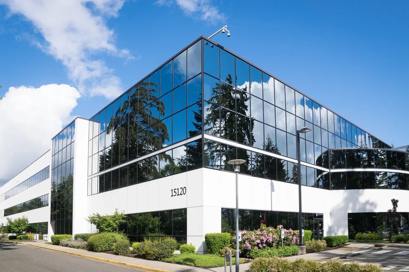 LuxShuttle private car service to pharmaceutical campus in Duluth near LZU