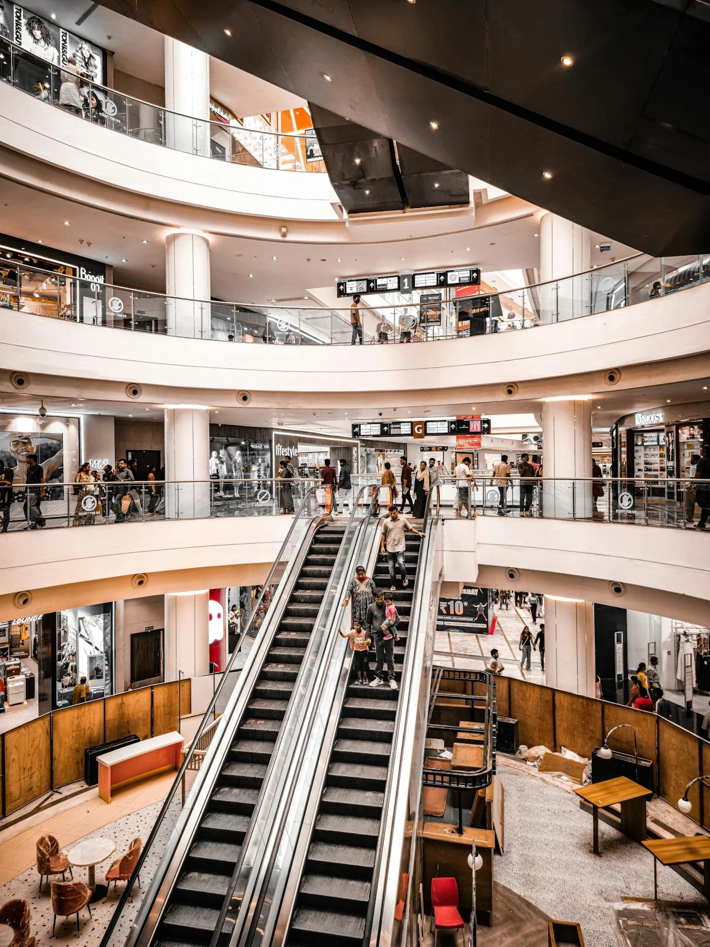 LuxShuttle transfer to Mall of Georgia shopping center near LZU
