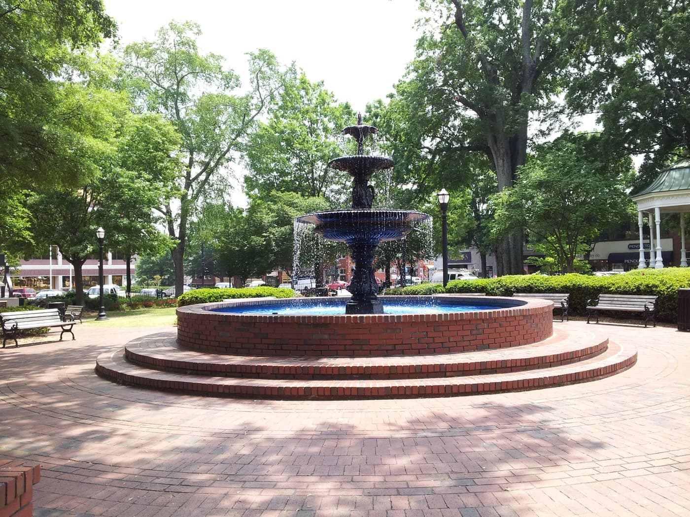 LuxShuttle luxury transfer to Marietta Square — historic town center with restaurants and galleries near RYY