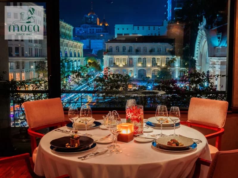 LuxShuttle private car service to Peachtree City restaurants — upscale dining near Falcon Field