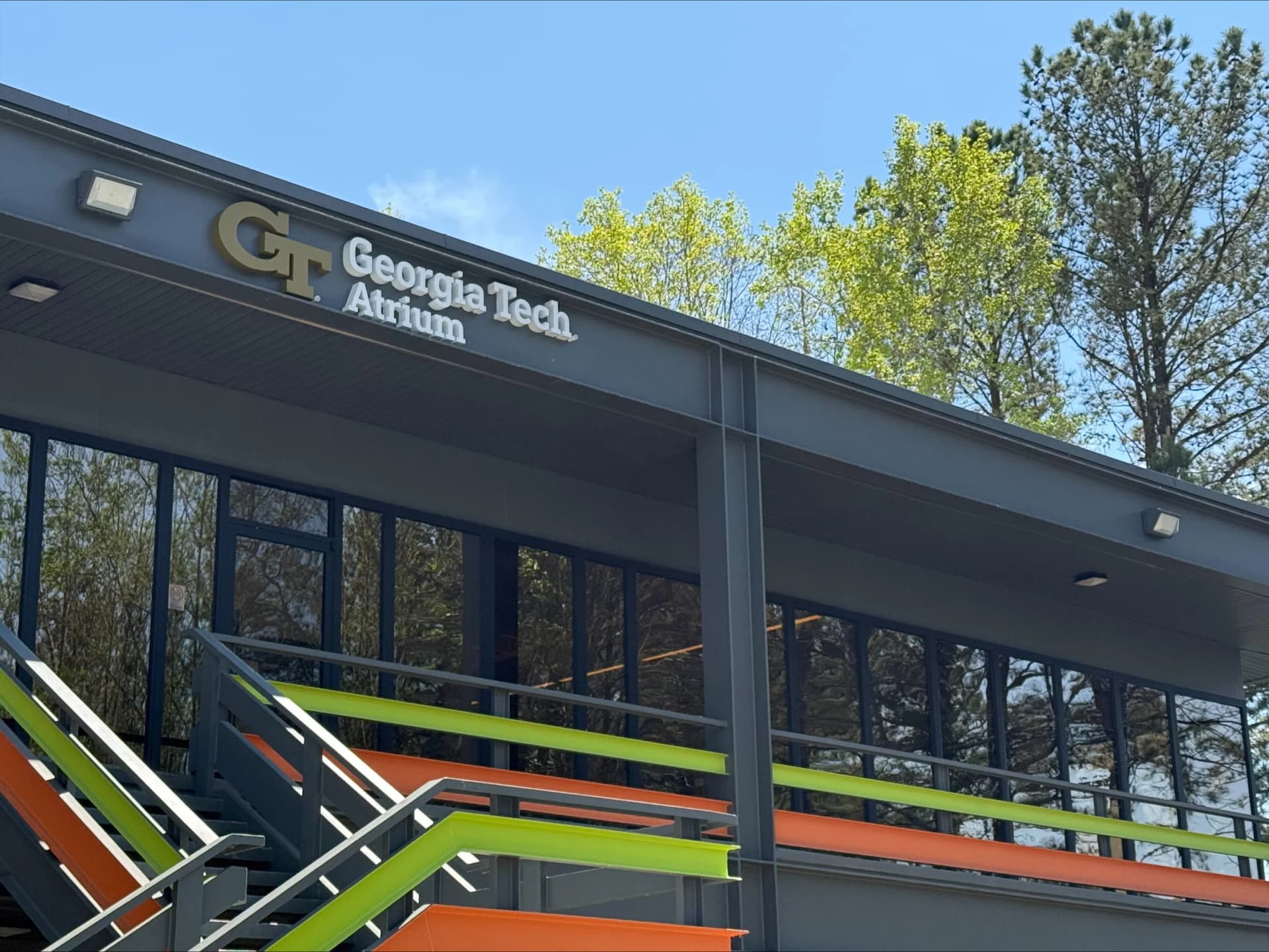 LuxShuttle private transfer to Peachtree Corners Technology Park near LZU Airport