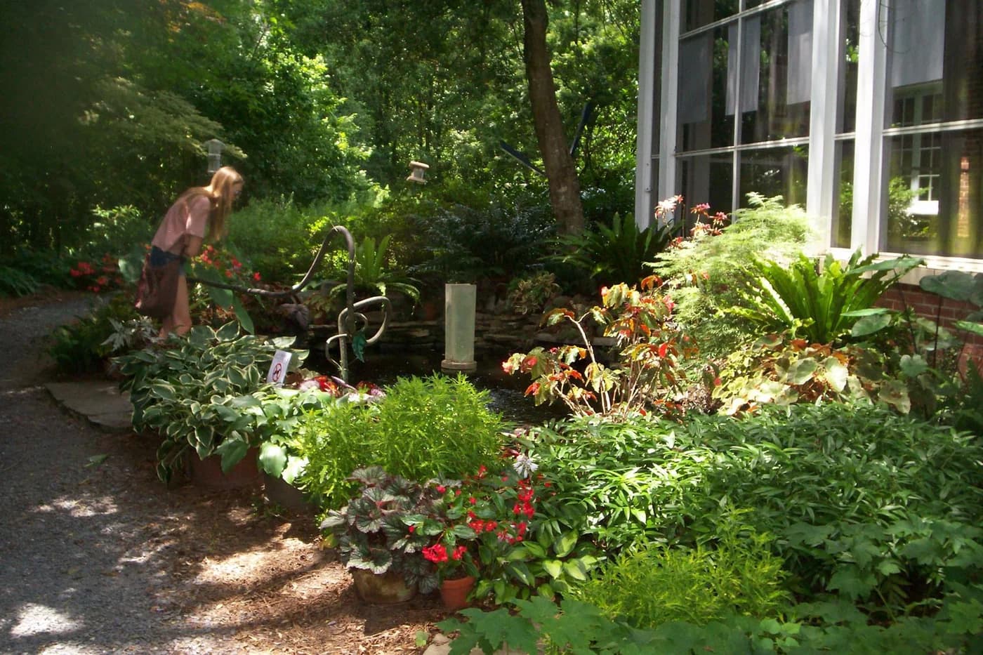 LuxShuttle private transfer to Smith-Gilbert Gardens botanical garden in Kennesaw near RYY