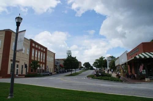 LuxShuttle private transfer to Senoia Main Street — Walking Dead town dining and restaurants