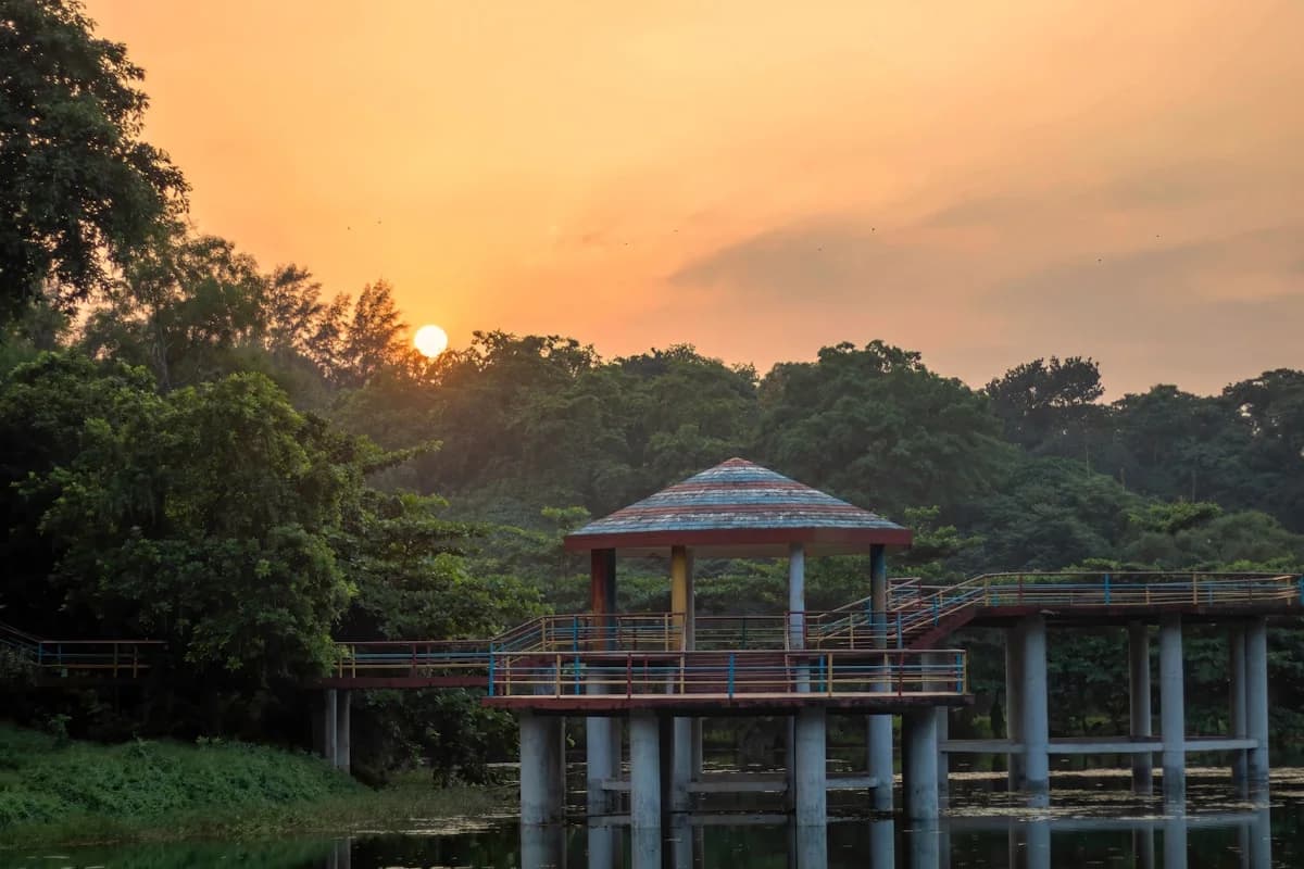 LuxShuttle private transfer to Dellinger Park — scenic gazebo and lake in Cartersville near VPC airport