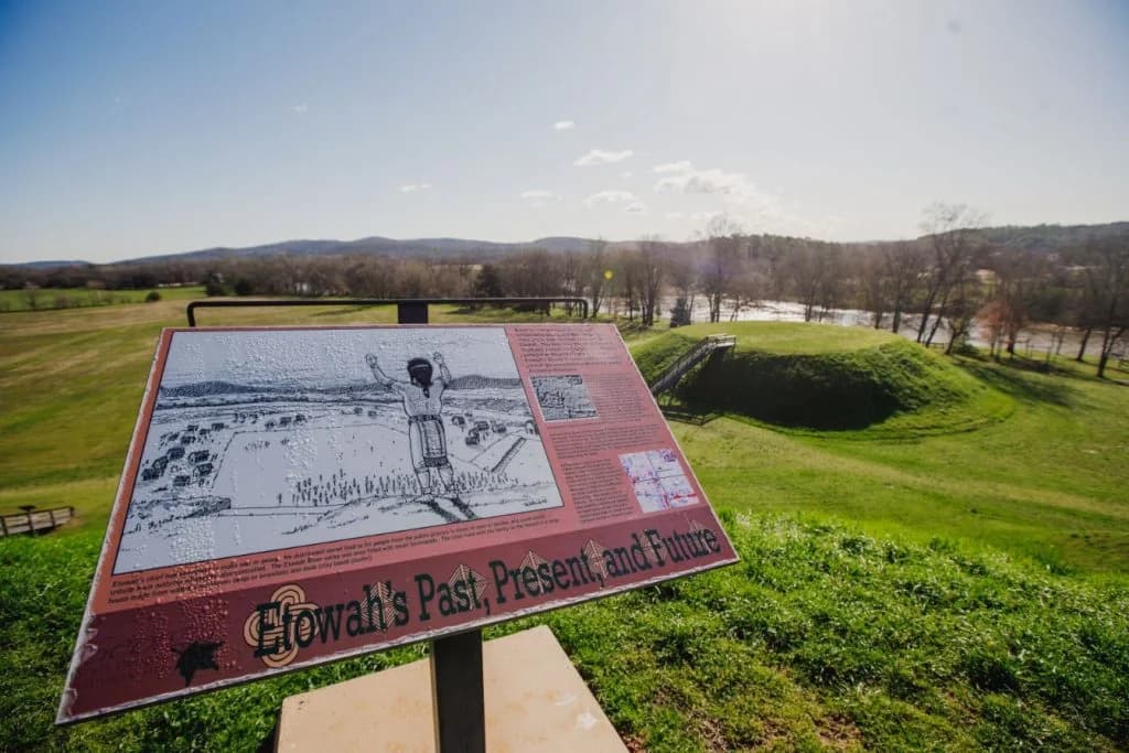 LuxShuttle private transfer to Etowah Indian Mounds — ancient archaeological site near Cartersville Airport