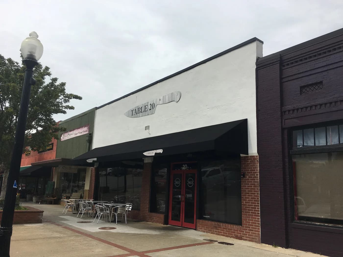 LuxShuttle private chauffeur transfer to Table 20 — seasonal fine dining on Cartersville main street near VPC airport