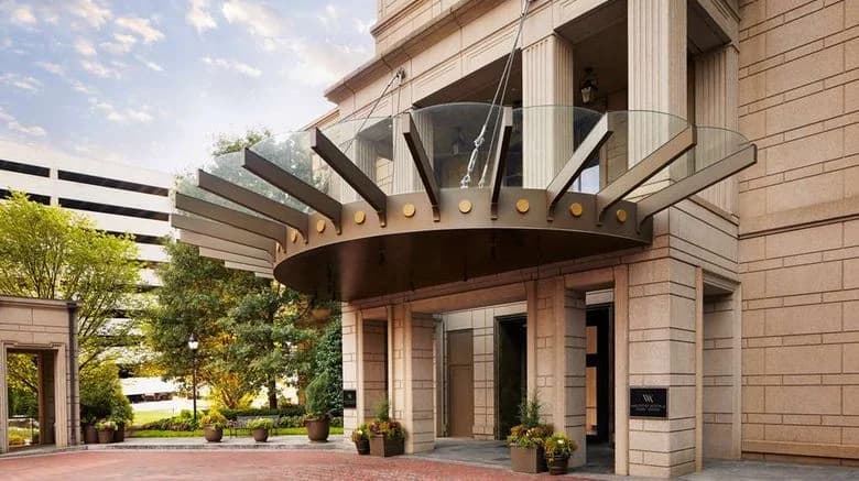 LuxShuttle private transfer to Waldorf Astoria Atlanta Buckhead near PDK Airport