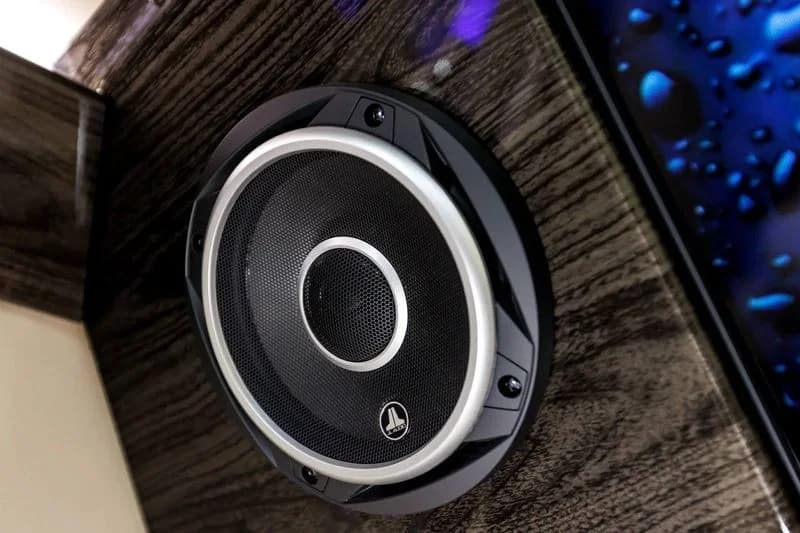 LuxShuttle Mercedes Sprinter cabin comfort and amenities