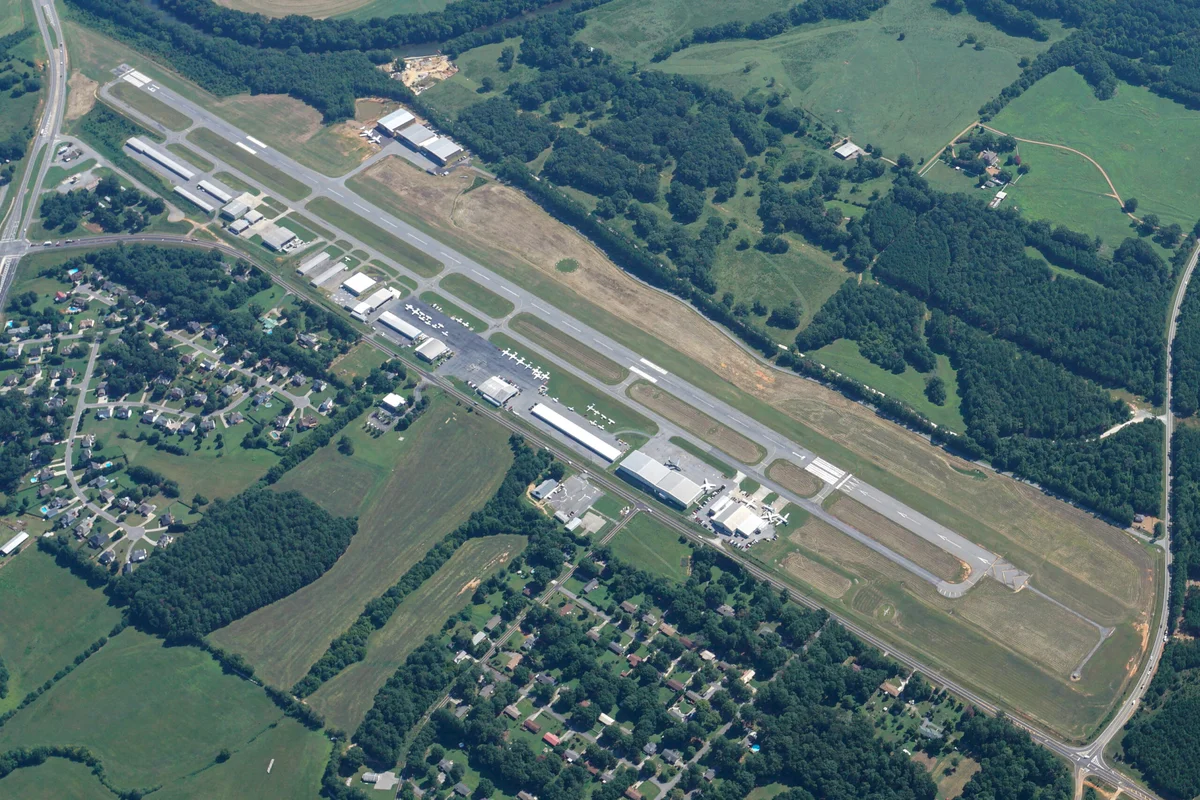 Cartersville Airport VPC ramp and Phoenix Air facilities