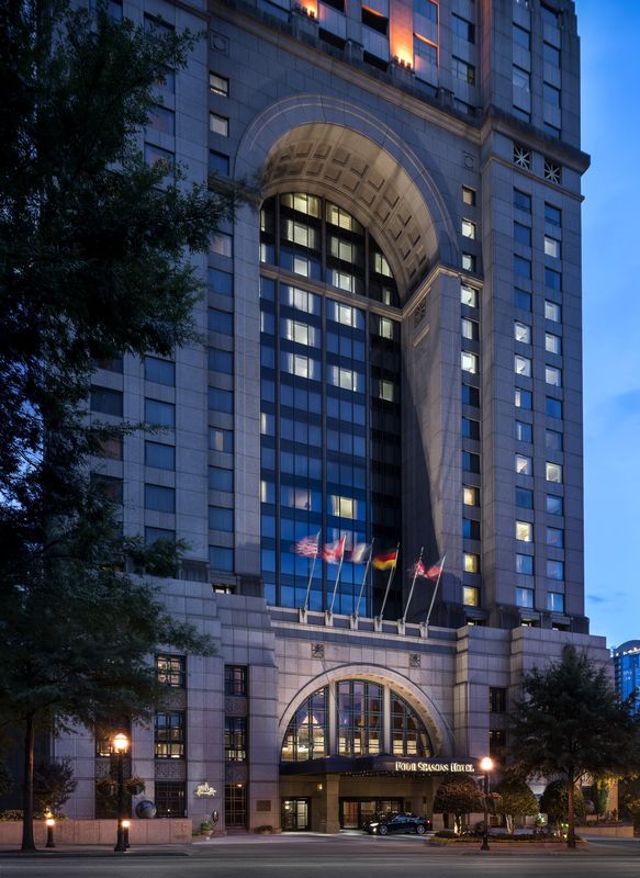 Four Seasons Hotel Atlanta grand entrance on 14th Street