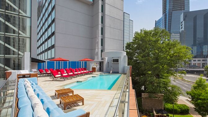 Rooftop infinity pool at Hotel Colee with Atlanta skyline